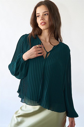 LIGHTWEIGHT PLEATED BLOUSE