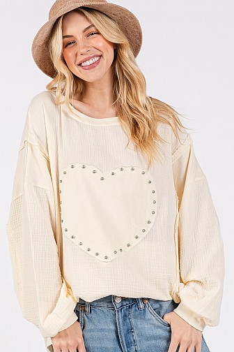 STUDDED HEART PATCH TOP