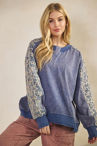 DENIM STAR PATCH SWEATSHIRT